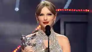 Taylor Swift announces her new music album at the 2022 MTV Video Music Awards
