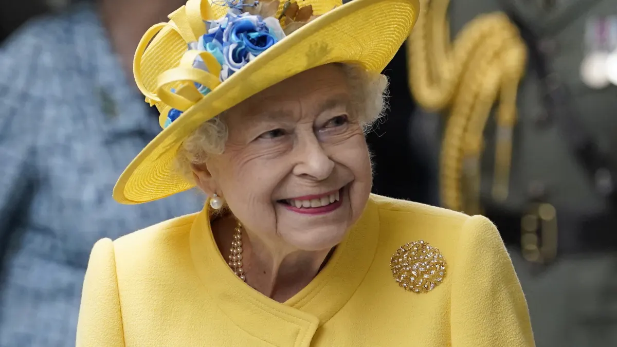 Queen Elizabeth II celebrates the completion of the Elizabeth Line