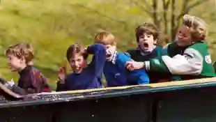 Le prince William, le prince Harry et Lady Diana au parc d'attractions