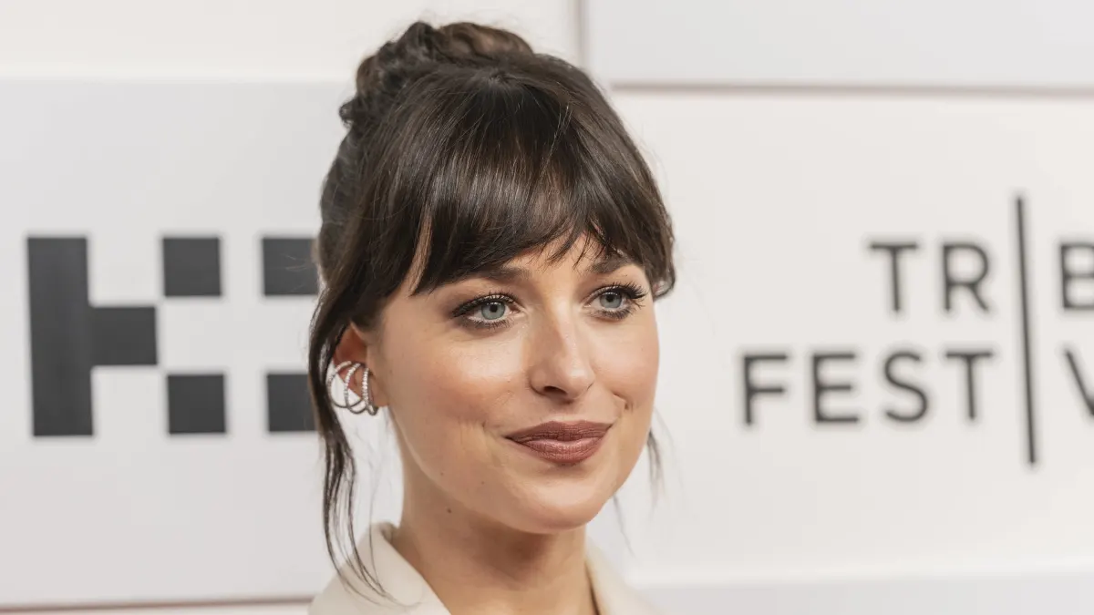 dakota johnson grandmother hollywood legend