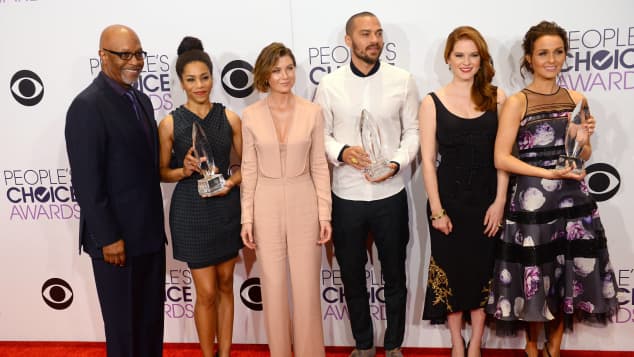 Grey S Anatomy Kelly Mccreary Talks Meredith Battling Covid