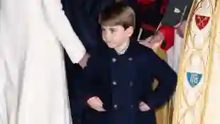 Prince Louis christmas card fingers