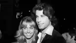 **FILE PHOTO** Olivia Newton-John Has Passed Away. Olivia Newton-John and John Travolta at The Palm Restaurant in Beverl