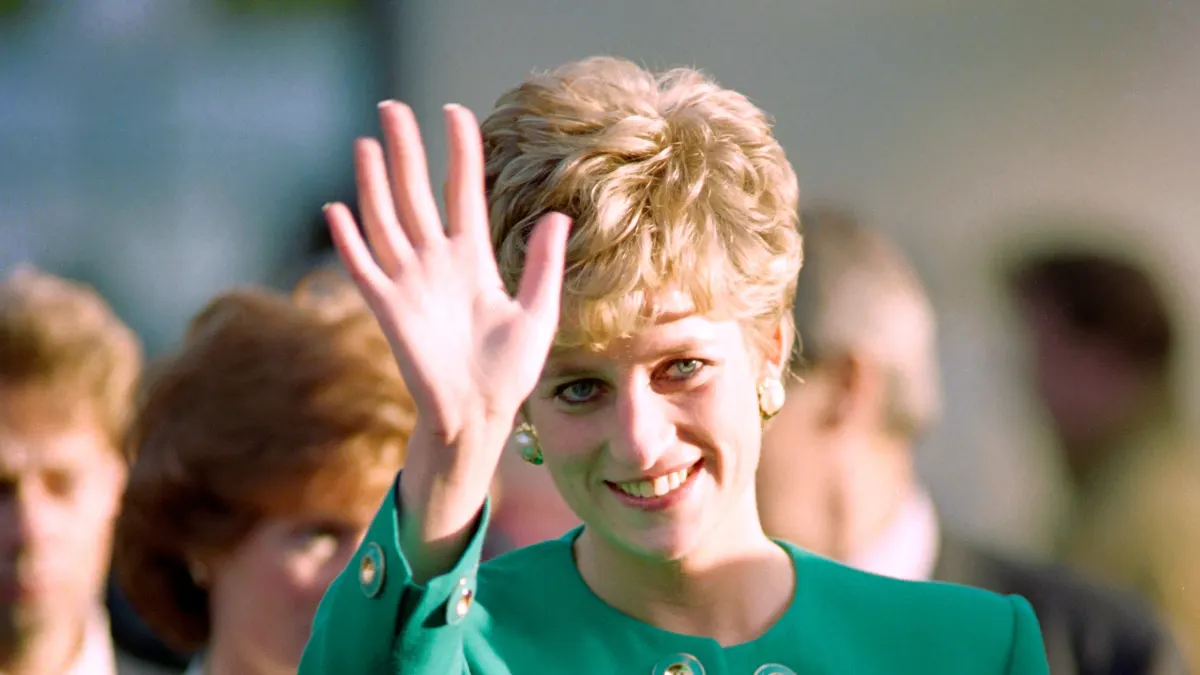 Lady Diana at Paris airport on November 13, 1992