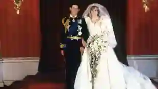 El príncipe Carlos y la princesa Diana en su boda