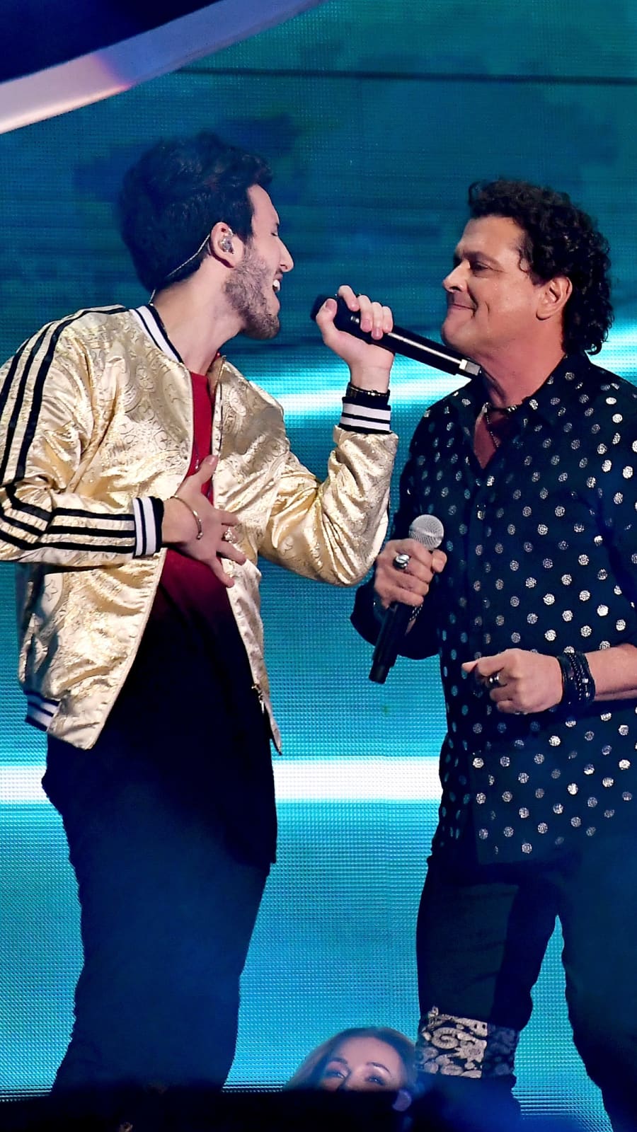 Carlos Vives Y Ricky Martin Estrenan El Tema Cancion Bonita