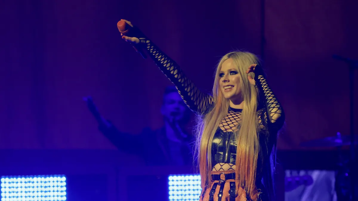 avril lavigne sexy hot