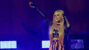 avril lavigne sexy hot