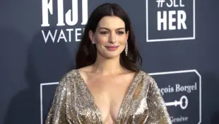 Anne Hathaway Critics Choice Awards 2020