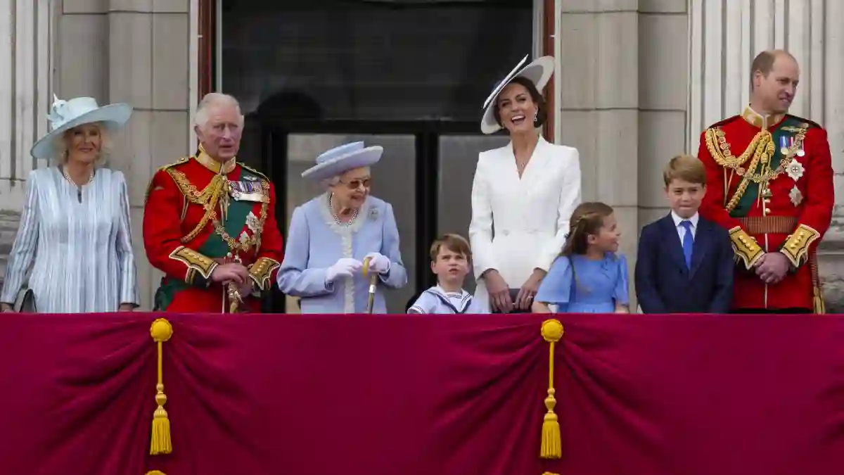 The British royal family stand together on the balcony in London to mark the Queen's 70th jubilee in 2022