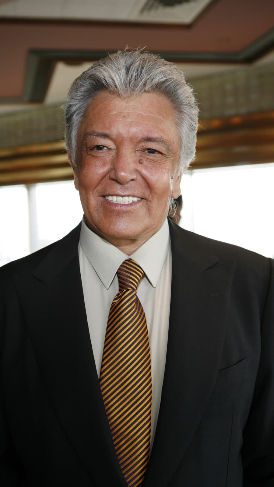 Alberto Vazquez Cosas Que No Sabias Reconozco, señor, que soy culpable se que fui, pecador, imperdonable hoy te pido señor, me vuelvas bueno porque tengo un amor y si voy a seguir, siendo igual, que antes fui no la dejes venir, a llorar, junto a mi quítame su amor, porque soy un pecador pero a ella, pero a ella, no. alberto vazquez cosas que no sabias