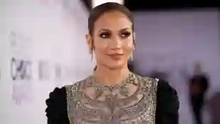 Jennifer Lopez shows her awesome body