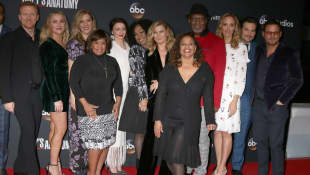 New Grey S Anatomy Trailer First Look At The Covid 19 Season