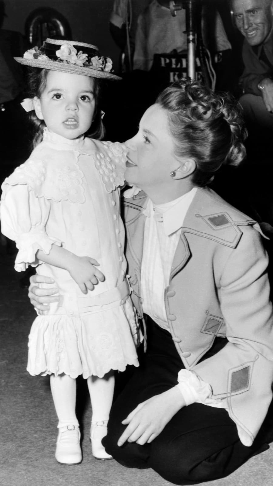 Liza Minnelli And Judy Garland S Tight Knit Relationship