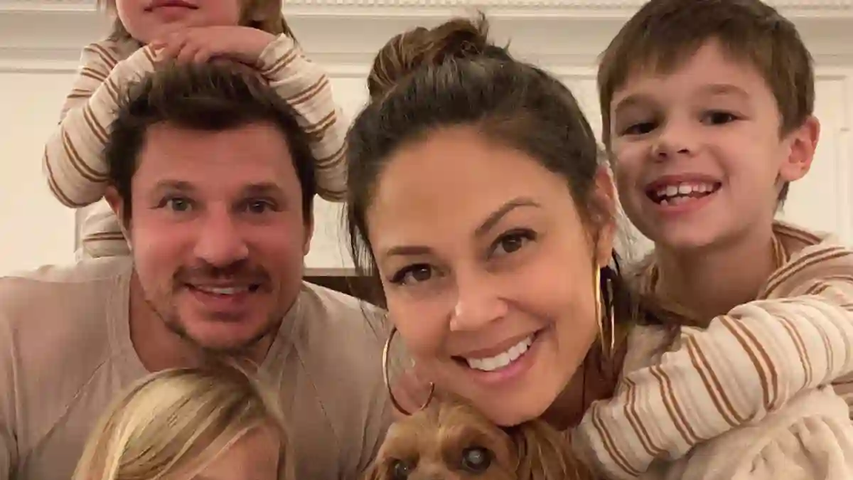 Vanessa and Nick Lachey's family pose for an Instagram photo together