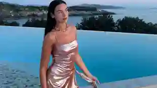 Dua Lipa shows sexy