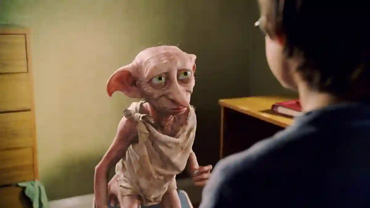 HARRY POTTER AND THE CHAMBER OF SECRETS, Dobby the House Elf, Daniel Radcliffe, 2002, (c) Warner Brothers/courtesy Evere