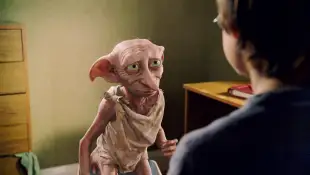 HARRY POTTER AND THE CHAMBER OF SECRETS, Dobby the House Elf, Daniel Radcliffe, 2002, (c) Warner Brothers/courtesy Evere