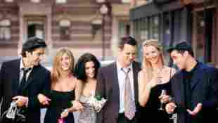 David Schwimmer, Jennifer Aniston, Courteney Cox, Matthew Perry, Lisa Kudrow y Matt LeBlanc en un still promocional de 'Friends'.
