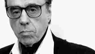 Oscar-Nominated Director Peter Bogdanovich Dies At Age 82 cause of death 2022 filmmaker Paper Moon The Last Picture Show wife controversy Louise Stratten