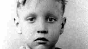 Elvis Presley Young: How He Looked In Childhood pictures photos family parents kids 2021