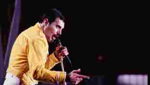 Freddie Mercury's Tragic Death cause 1992 age Queen singer