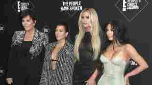 ¡Kris Jenner, Kourtney Kardashian, Khloe Kardashian y Kim Kardashian West asisten a la E 2019! Premios elegidos por la gente.