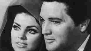 Priscilla y Elvis Presley en su boda en 1967