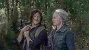 Norman Reedus y Melissa McBride en una escena de la serie ‘The Walking Dead’