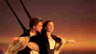 Leonardo DiCaprio y Kate Winslet en una imagen promocional de la película 'Titanic'