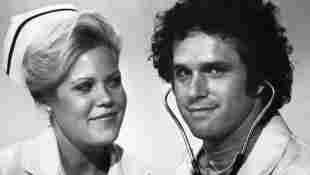 Christopher Norris and Gregory Harrison as "Gloria 'Ripples' Brancusi" and "Dr. George Alonzo 'Gonzo' Gates".