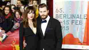 Dakota Johnson y Jamie Dornan durante el Festival Internacional de Cine de Berlín en febrero de 2015