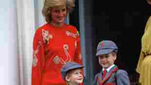 La princesa Diana, el Príncipe Harry y el Príncipe William en su primer día de clases