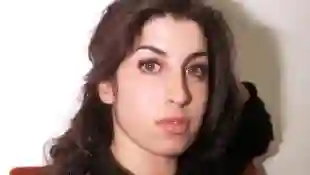Amy Winehouse con maquillaje dezentem