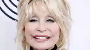 Dolly Parton Performs 'He's Alive' On Easter Sunday During Self Isolation
