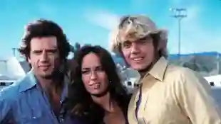 TOM WOPAT CATHERINE BACH JOHN SCHNEIDER OF THE DUKES OF HAZZARD. NATE CUTLER- E1288 1981  - ZUMAg49_