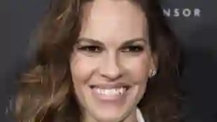 Hilary Swank Flies 'Away' To Mars In New Dramatic Netflix Series - Watch The Trailer Here!
