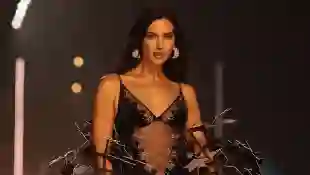 irina shayk hot sexy model victoria's secret runway show