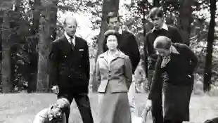 La reina Isabel II, el príncipe Felipe y sus hijos.