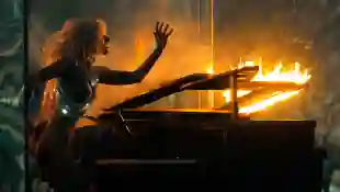 One of the most exciting scenarios in the music world was Gaga's 2009 American Music Awards concert, in which she set fire to the piano she was playing on. Add to the formula Gaga's trademark costume and the dark atmosphere she generated, and you have something that only she can pull off.