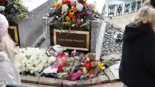 Lisa Marie Presley funeral memorial service photos pictures grave Graceland