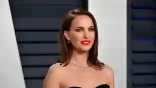 Natalie Portman attends the 2019 Vanity Fair Oscar Party