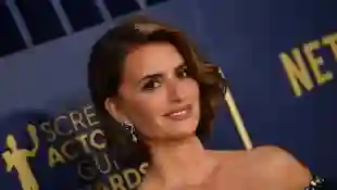 penelope cruz red carpet hot sexy