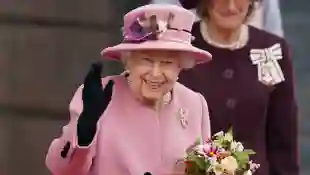 Boris Johnson says the Queen is "very well" despite recent health troubles back sprain injury news latest update health 2021 royal family Remembrance Sunday