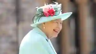 Queen Elizabeth Pets A Puppy In Adorable New Photo: See It Here! picture Candy 70th anniversary