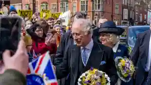 El rey Carlos y la reina Camila durante Maundy Money antes de Pascua, el 06 de abril de 2023.