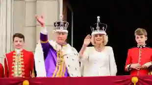El rey Carlos durante su coronación.
