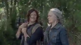 Norman Reedus y Melissa McBride en una escena de la serie ‘The Walking Dead’