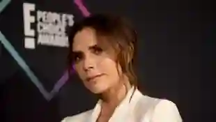 Victoria Beckham, recipient of the 2018 Fashion Icon Award, poses in the press room during the People's Choice Awards 2018 at Barker Hangar on November 11, 2018 in Santa Monica, California