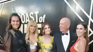 Emma Heming, Rumer Willis, Tallulah Willis, Bruce Willis y Scout Willis asisten al Comedy Central Roast de Bruce Willis el 14 de julio de 2018, en Los Ángeles, California.